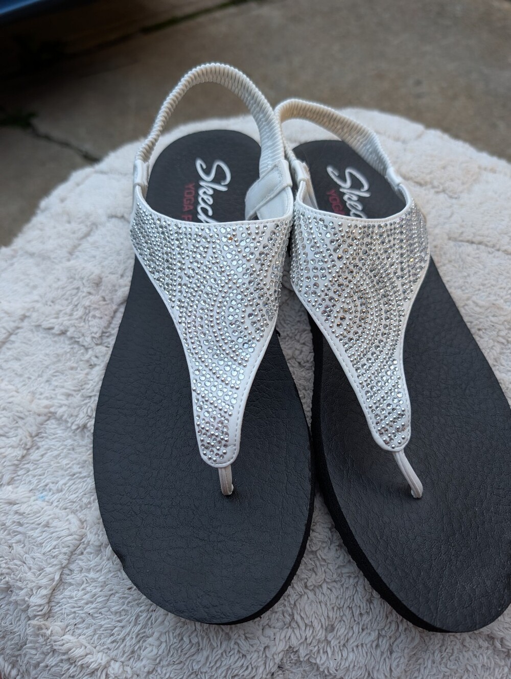 Skechers Yoga Foam Rhinestone Sandals Size 11
